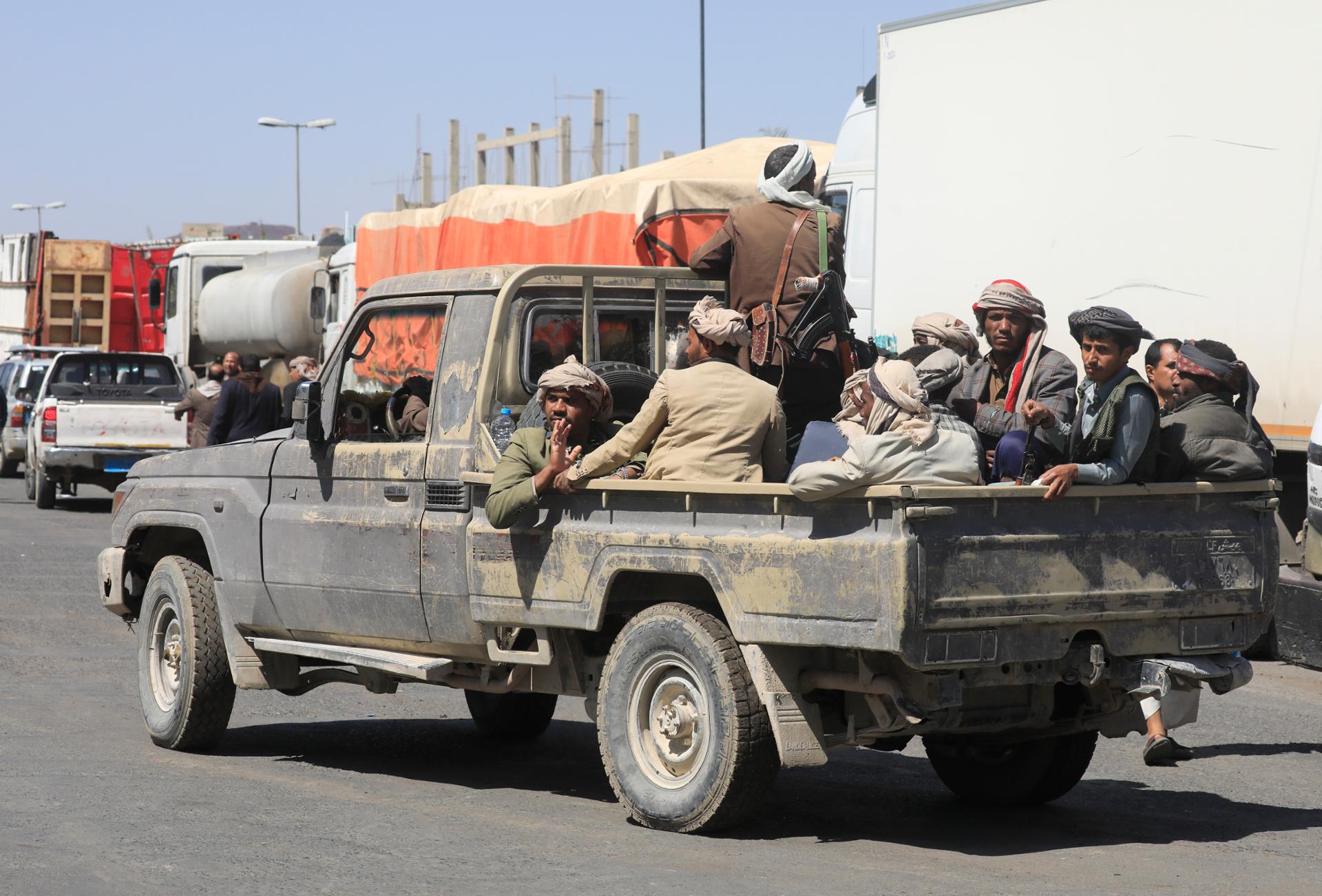 Houthi Attacks Kill 3