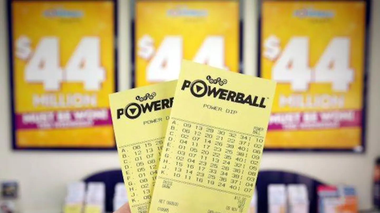 Auckland Couple Wins $15.3m Lotto