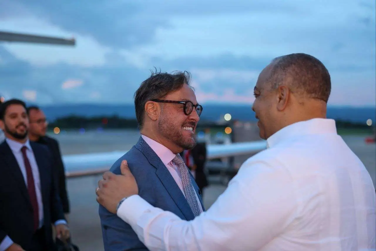 Ministro de Venezuela llega a República Dominicana