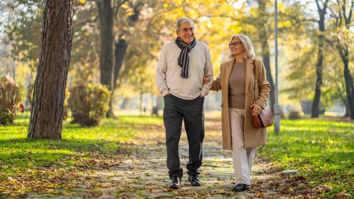 Marche quotidienne : 7 000 pas suffisent après 50 ans