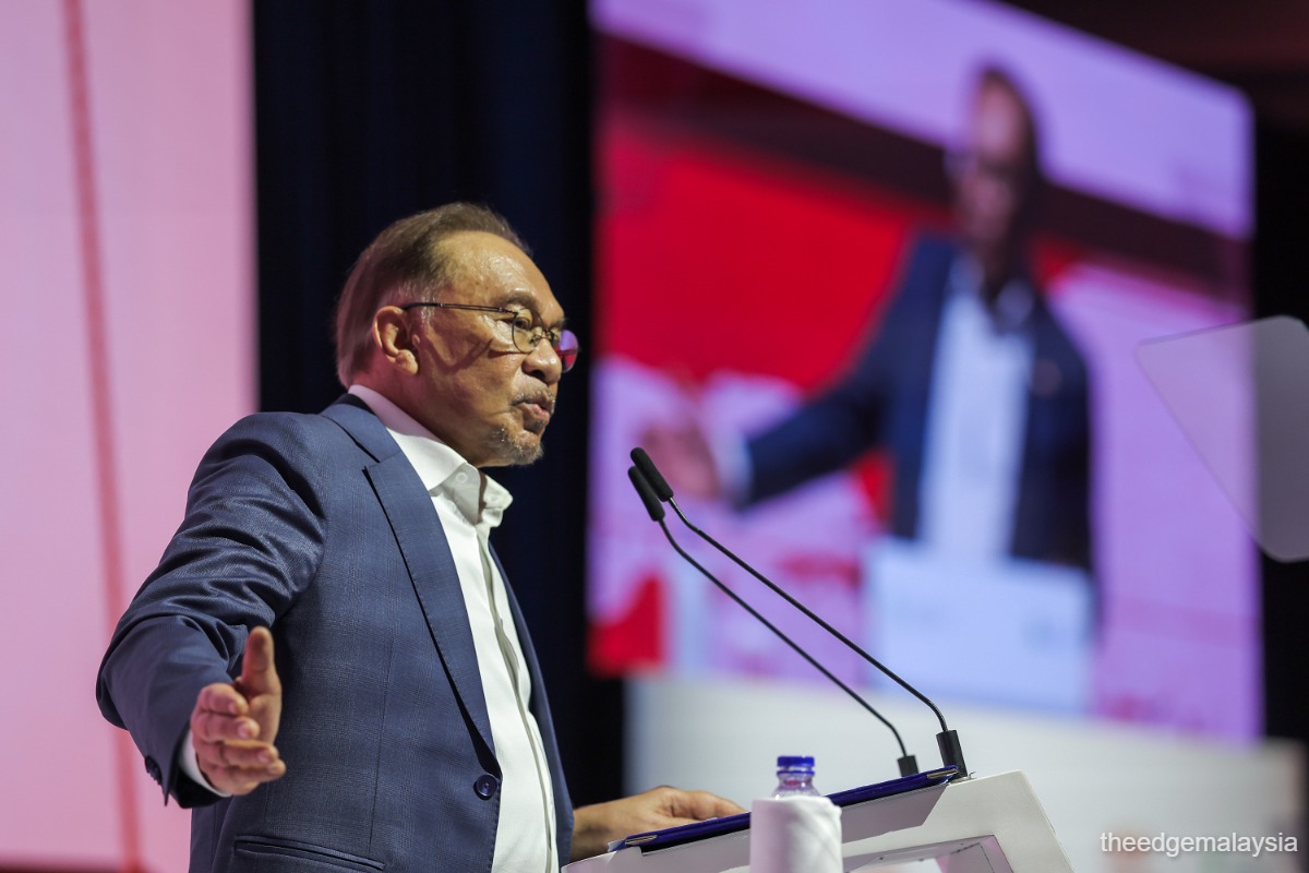 Anwar Contacts Prabowo Over Haze