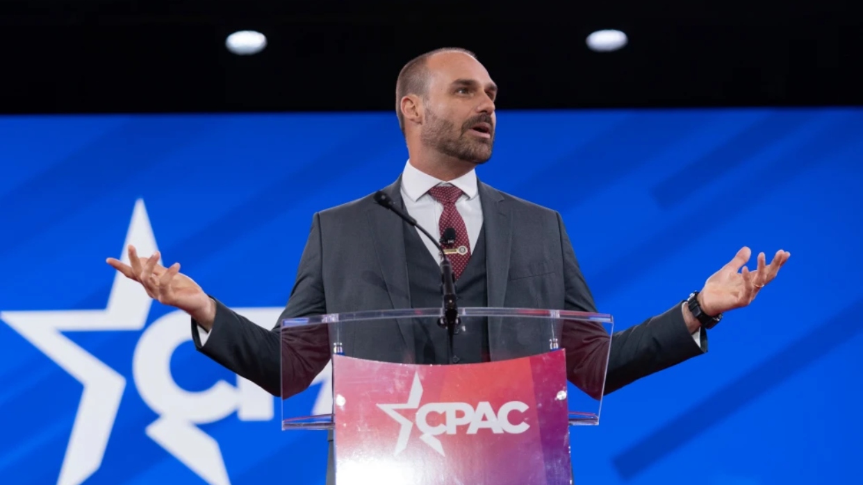 Ordenan arresto de Eduardo Bolsonaro