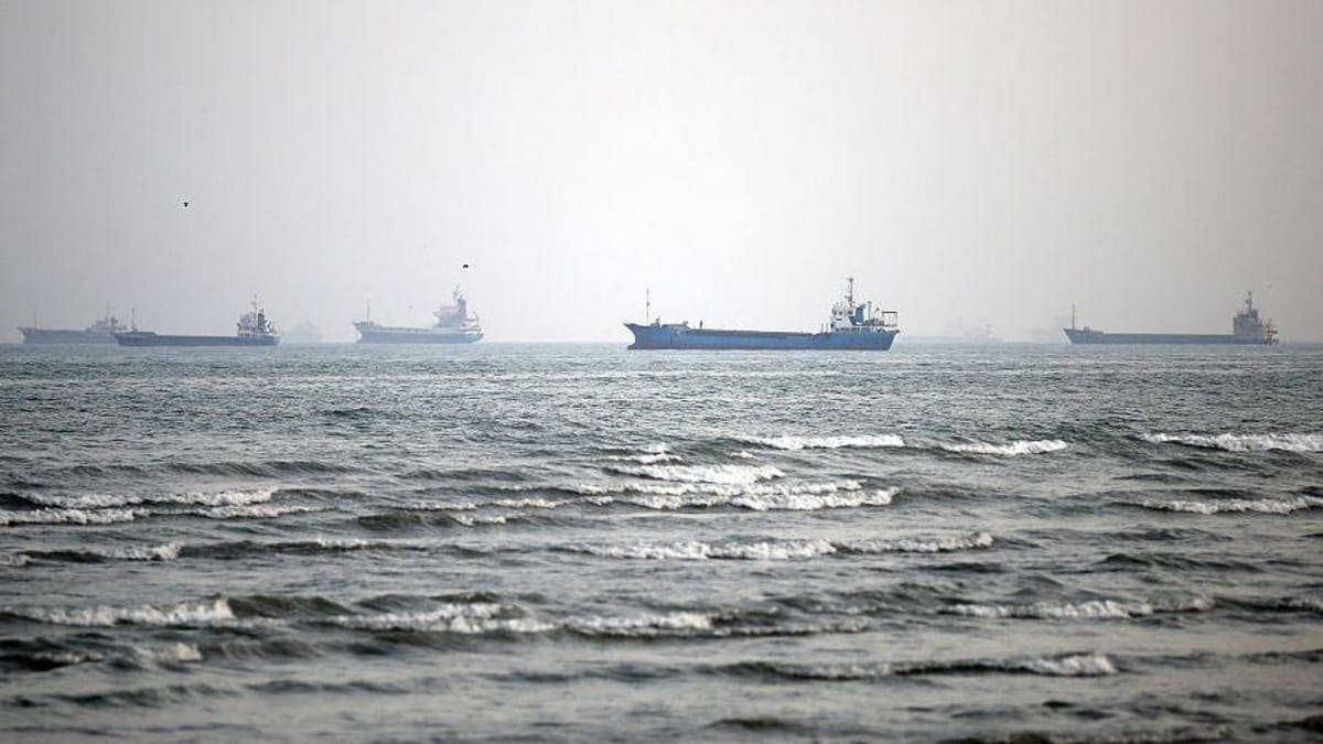 Tanker Hit Off Qatar