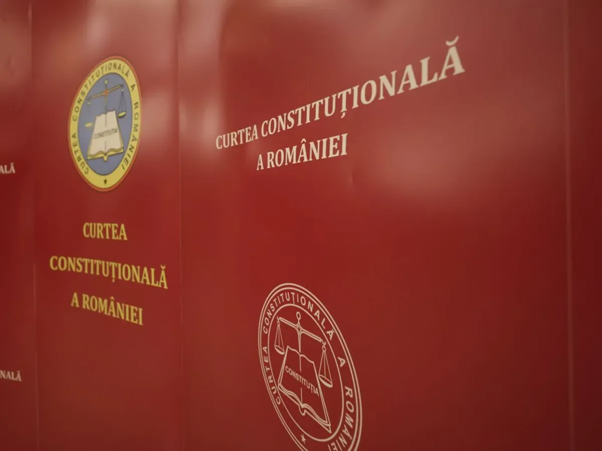 CCR: Interdicția pentru funcționarii publici este neconstituțională